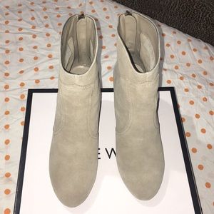 Must have  Nine West  taupe su boots